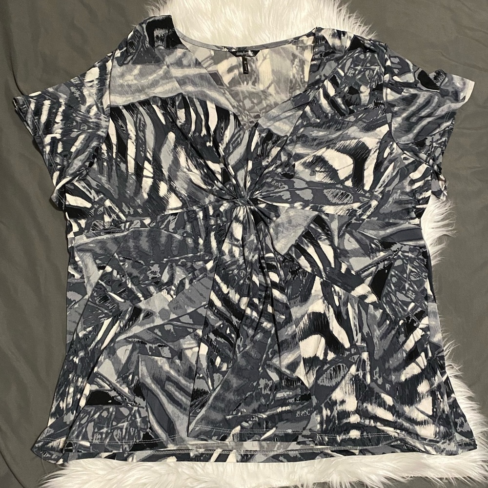 Daisy Fuentes Woman’s Top